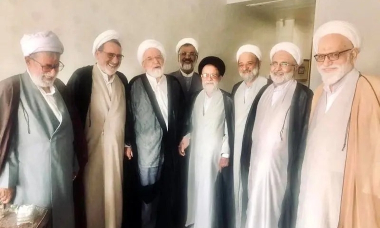  دیدار اعضای شورای مرکزی مجمع مدرسین و محققین حوزه علمیه قم با مهدی کروبی